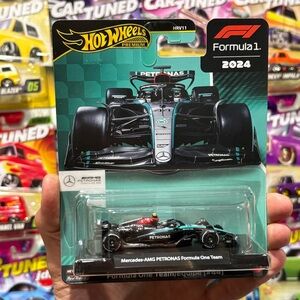 Hot wheels Premium Formula 1 Team Mercedes